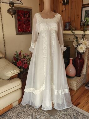 Authentic 1970s Bridal Originals Lace Gown | Union Made | Size 4/6